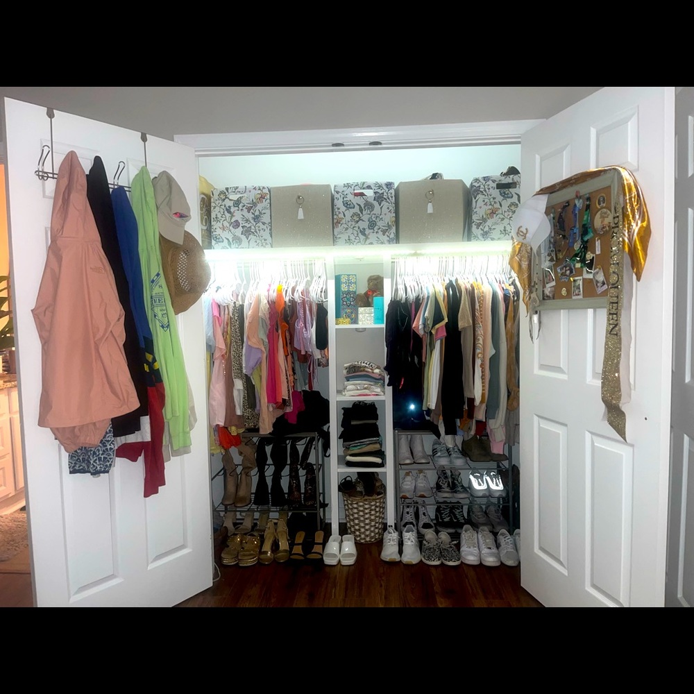 🌞🌸 CLOSET CLEAN OUT 🌸🌞 - Picture 2 of 2